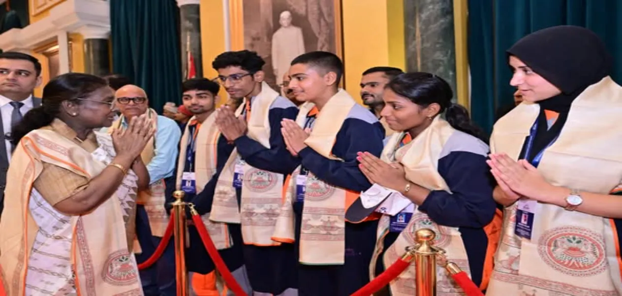 Zarish Aslam of Jamia Girls School received extraordinary honor at Rashtrapati Bhavan
