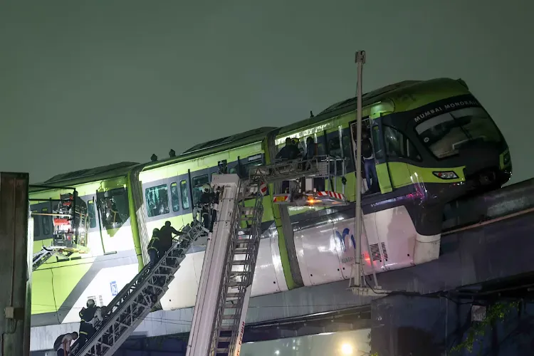 Mumbai Monorail: 582 passengers evacuated safely after malfunction