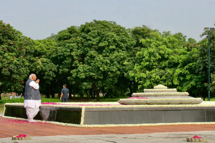 PM Modi pays tribute to late PM Rajiv Gandhi on his birth anniversary