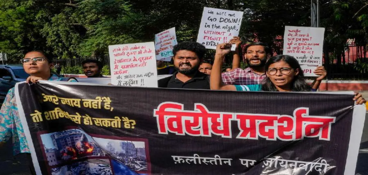 Peaceful demonstration at Jantar Mantar in support of Palestinians on 22 August