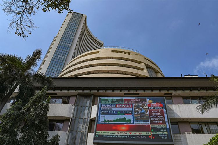 Sensex, Nifty fall in early trade