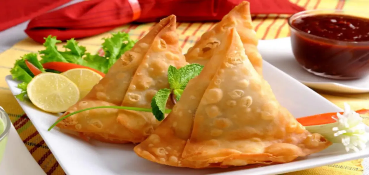 'Bihari Samosa' is a craze in London, people are standing in long queues to taste the desi samosa