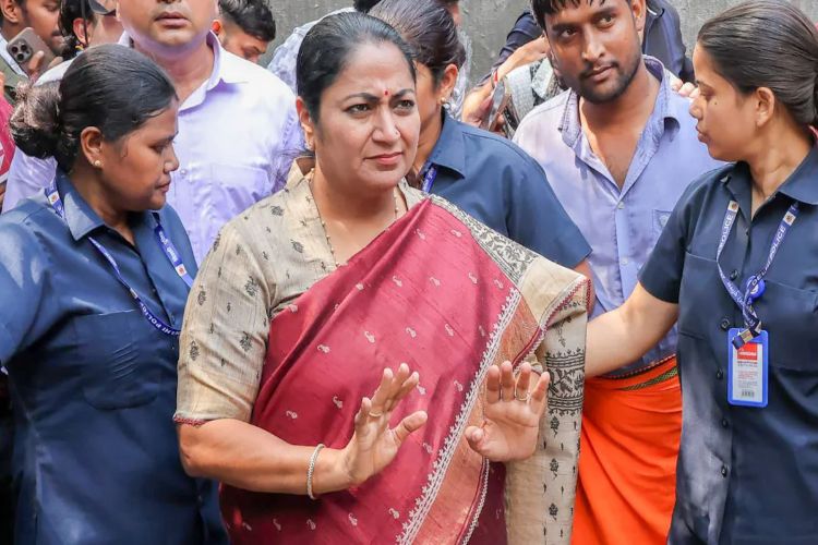 Rekha Gupta attended a program in Gandhinagar for the first time after the attack
