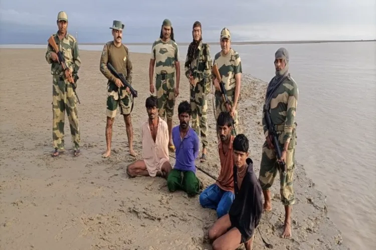Gujarat: BSF caught 15 Pakistani fishermen in Kori Creek, boat also seized