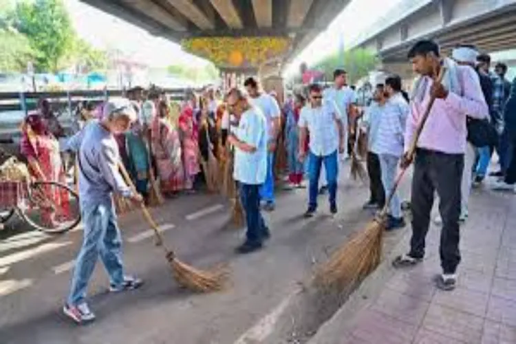 Gurugram: Foreign citizens launched cleanliness drive, appealed to maintain cleanliness outside homes and shops
