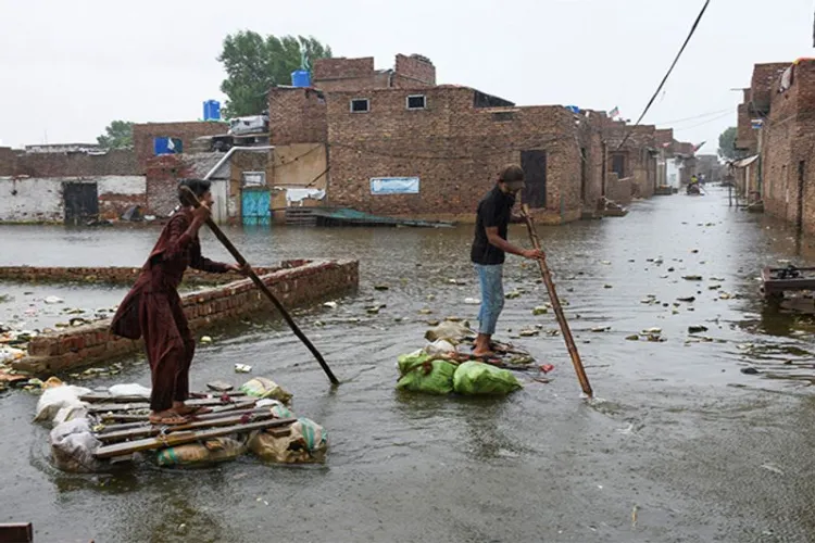 Pakistan: Flood wreaks havoc in Khyber Pakhtunkhwa, spread of diseases; Government speeds up compensation payments