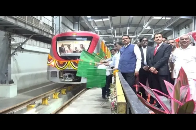 Maharashtra CM flagged off Ganpati special train from Mumbai to Sawantwadi