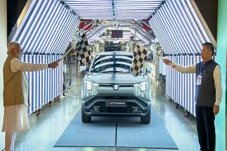 Prime Minister Modi flagged off Maruti Suzuki's first electric vehicle E-Vitara