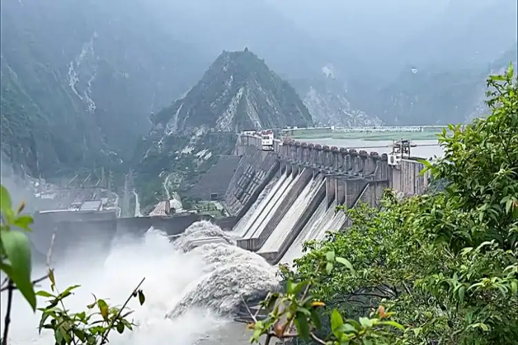 J-K: Water level of Chenab river increases to 899.3 meters