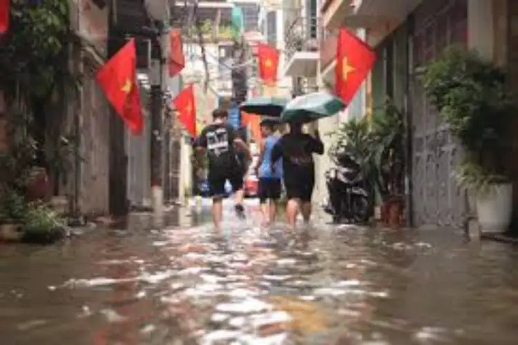 Floods and landslides in Vietnam and Thailand, at least eight people died