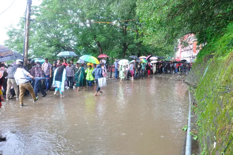 IMD issues a red alert for heavy rains for three districts of Himachal Pradesh