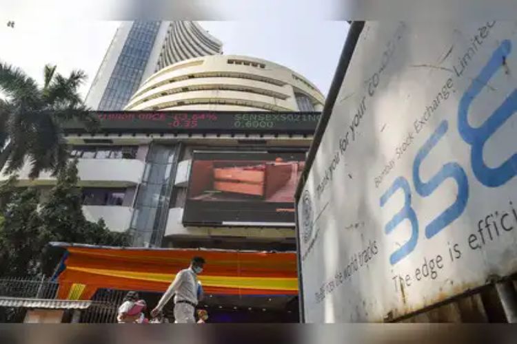 Sensex, Nifty fall in early trade
