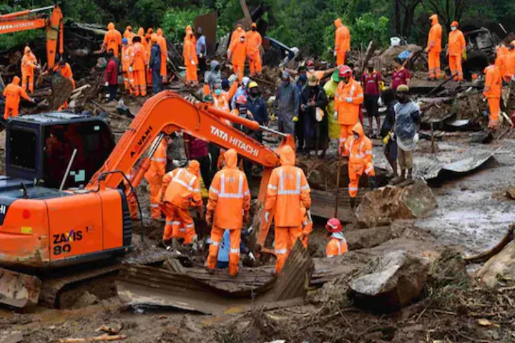 Heavy rains cause landslides and waterlogging in Kerala; Orange alert issued in 6 districts