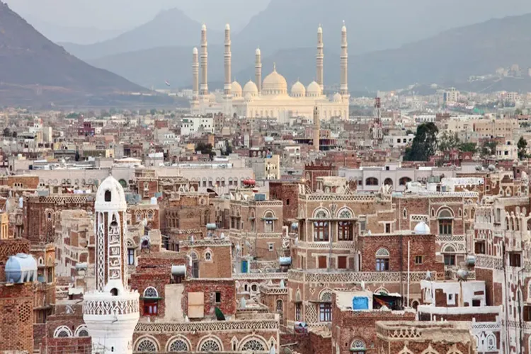 Israel's big attack on Yemen, huge explosions in Sanaa