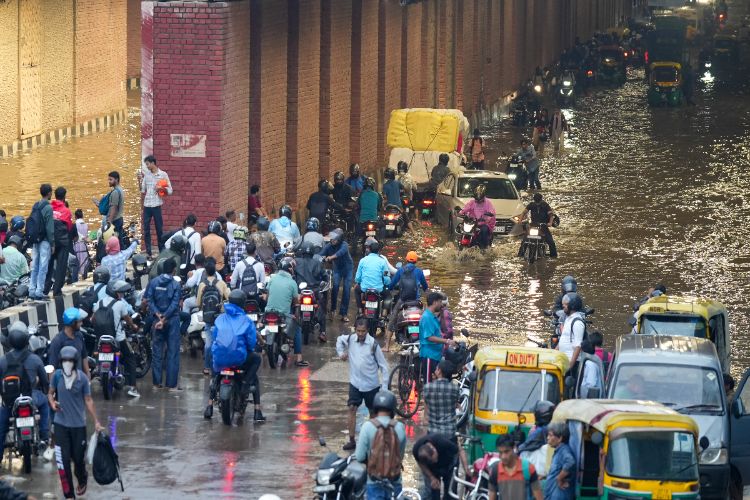 Heavy traffic jam on major routes of Delhi after rain