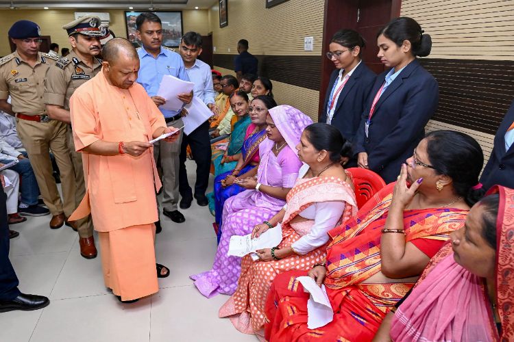 Chief Minister Yogi Adityanath directed the officials to resolve public problems