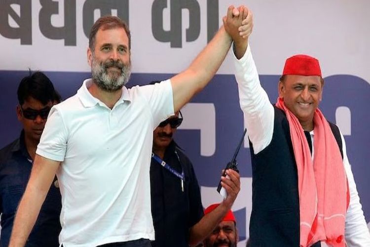 Akhilesh seen on stage with Rahul-Tejaswi, appealed to people in Voter Rights Yatra