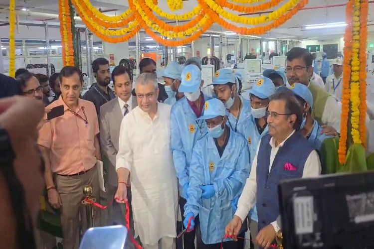Vaishnav inaugurated Optiemus's 'tempered glass' factory