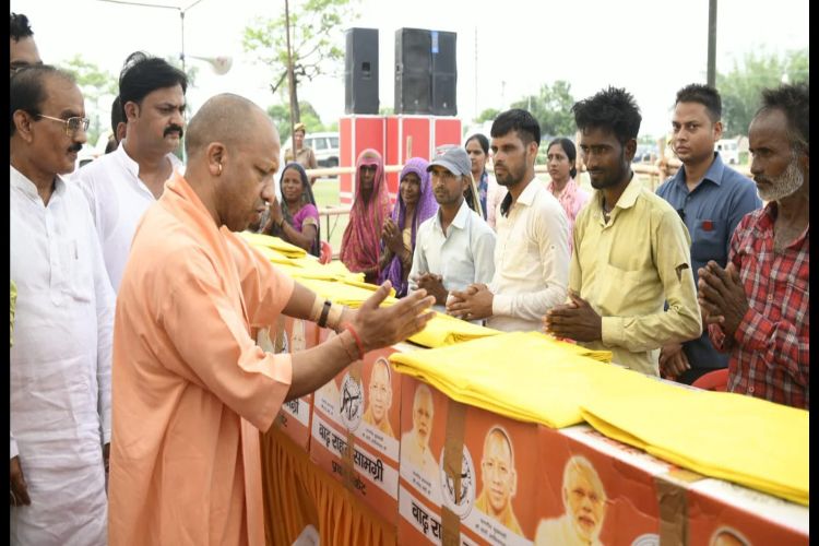 Food, water and health care should be provided to flood-affected people on time: Yogi Adityanath