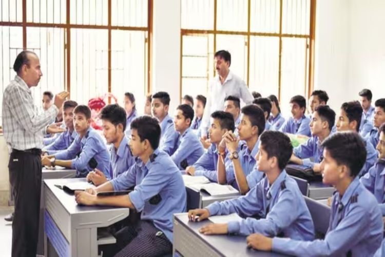 Four out of 10 school students in Delhi are taking private tuition, spending twice the national average
