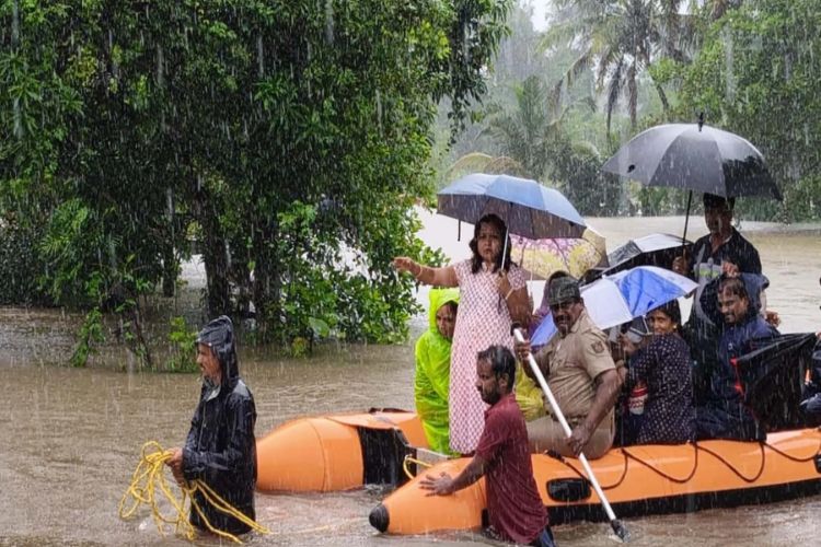 Heavy rains in coastal districts of Karnataka disrupt life, schools closed in Uttara Kannada