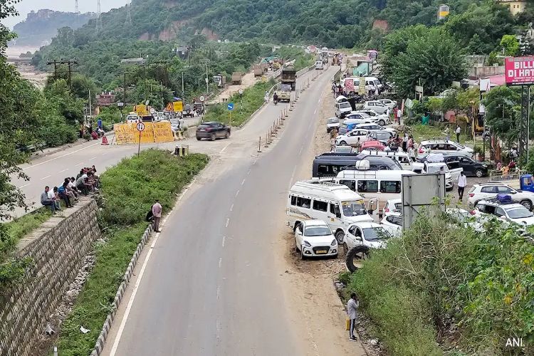 Jammu-Srinagar National Highway closed for the sixth day due to rain and landslides