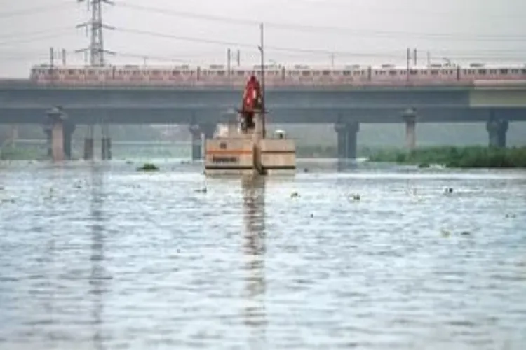 Delhi: Yamuna water level above danger mark, crossed 205.33 meters