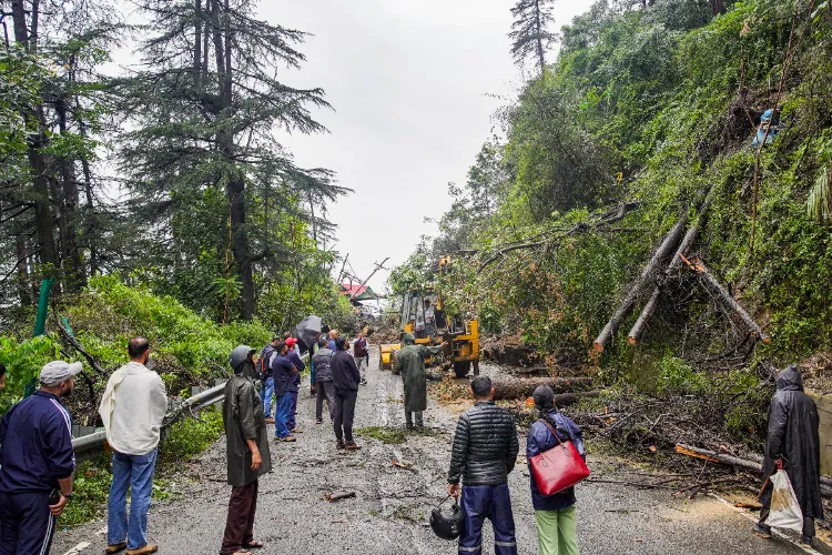 Heavy rain and landslide wreak havoc in Shimla: Three dead, 'red alert' issued for two days