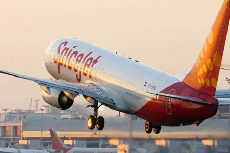 SpiceJet flight develops technical snag mid-air, emergency landing in Pune