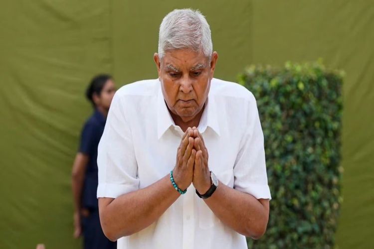 Several advocates bid farewell to Dhankhar as he shifted to his private residence