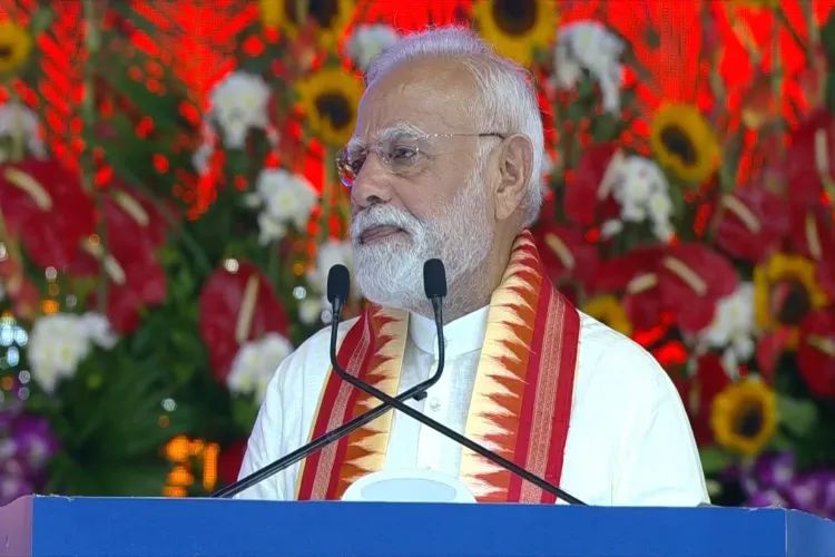 PM inaugurates cooperative institution for women of Bihar associated with self help groups