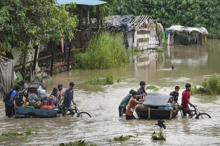 Yamuna water level continues to rise in Delhi, evacuation of people from low-lying areas continues