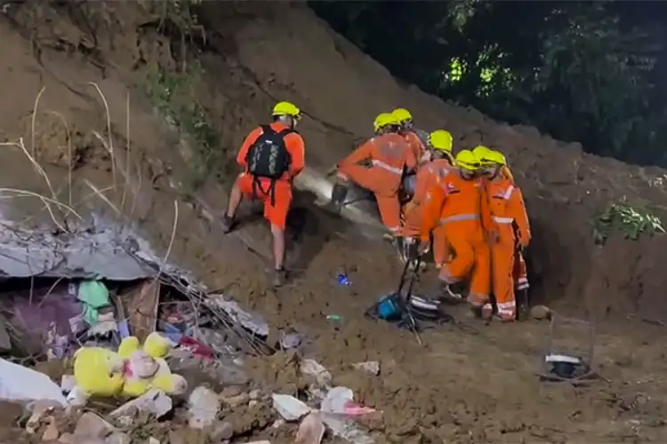 Himachal Pradesh: 15 houses evacuated in Mandi after landslide