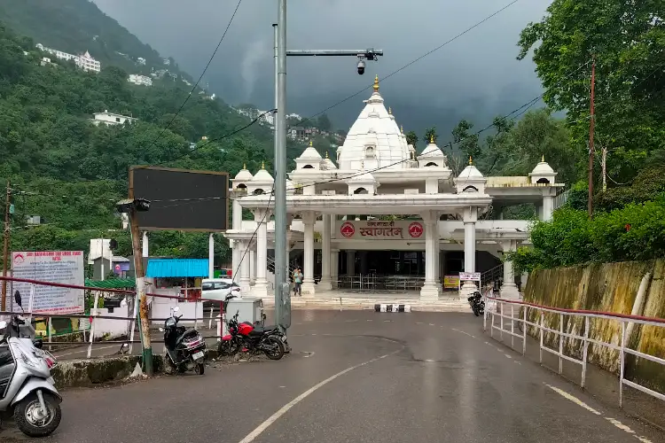 J-K: Vaishno Devi Yatra remains suspended for 9th consecutive day amid heavy rainfall
