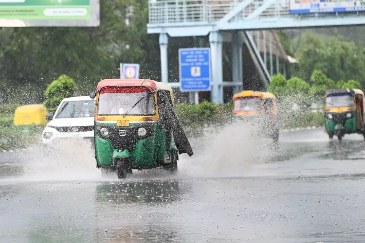 Heavy rains lash Delhi-NCR