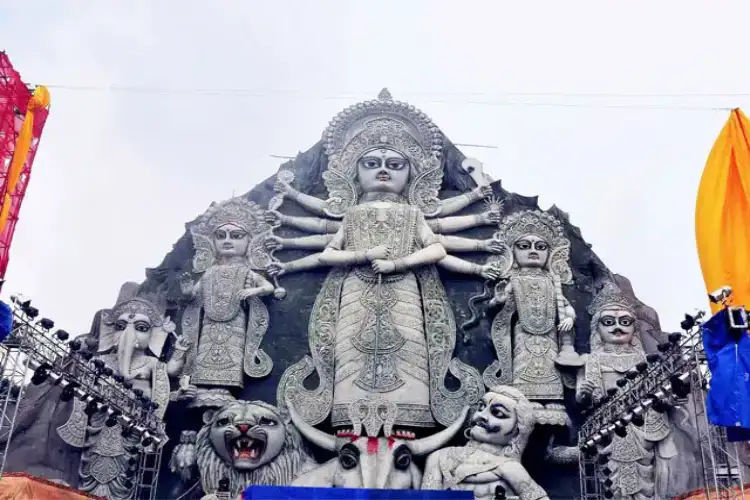 More than 300 Durga idols were sent abroad from Kolkata this year