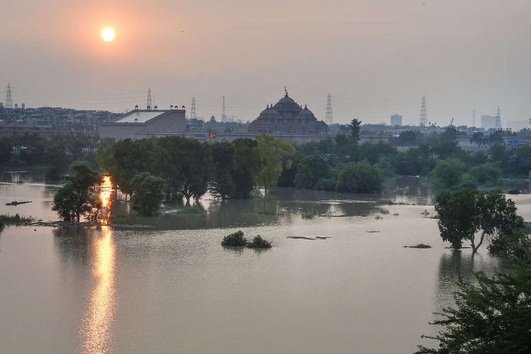 Yamuna water level in Delhi is above 207 meters, flood water spread in many areas