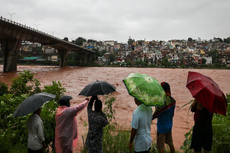 Jammu and Kashmir: Heavy rain in Bhaderwah for the third consecutive day, red alert issued in many districts