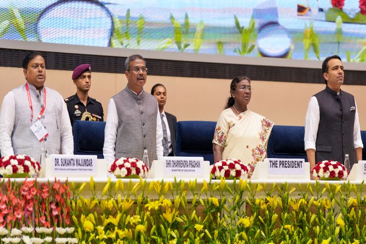 President Murmu honoured 45 teachers with National Teacher Award