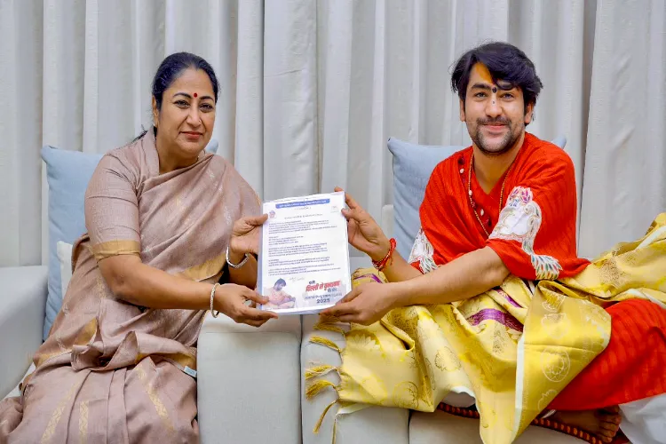 Chief Minister Rekha Gupta met Mahant Dhirendra Shastri of Bageshwar Dham, took blessings for the development of Delhi