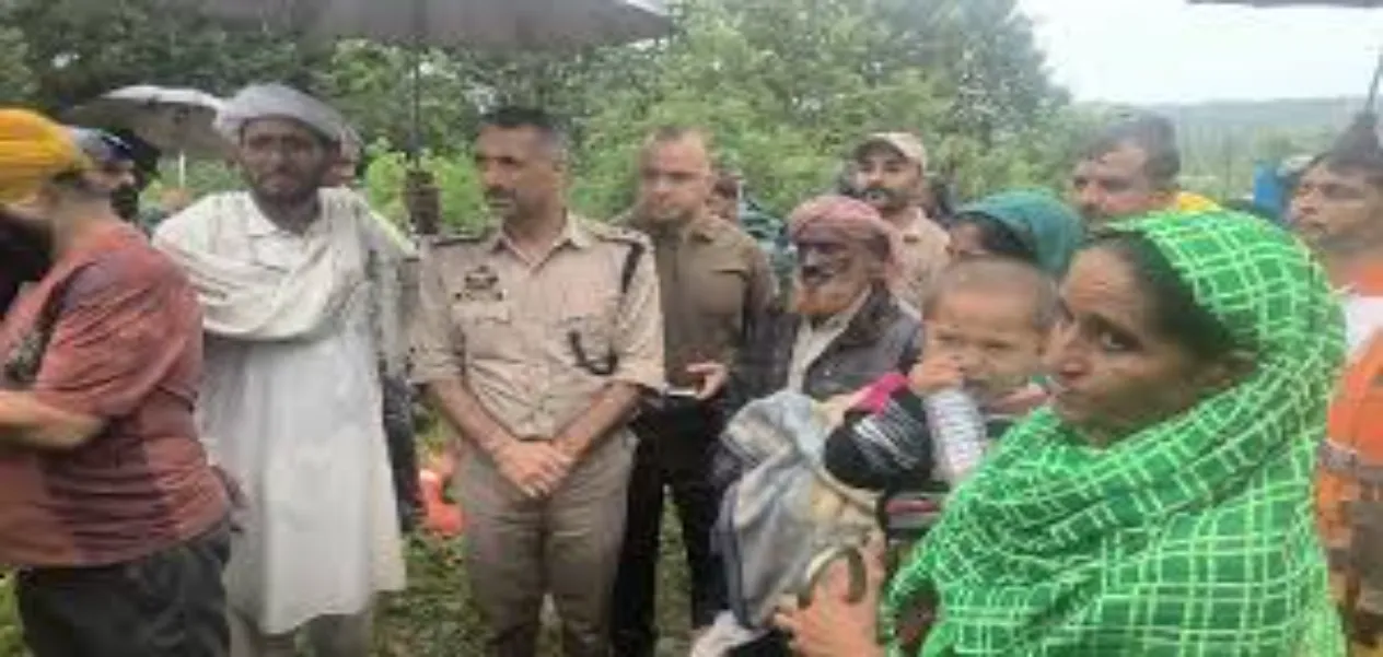 Jammu and Kashmir: Hindu family gives support to Muslim neighbors after floods in Kathua