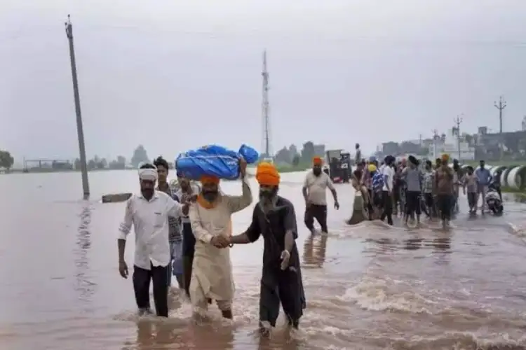 IG BSF Punjab visits flood-affected border areas in Ferozepur