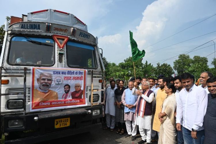 Punjab flood: Delhi CM flags off trucks carrying relief material