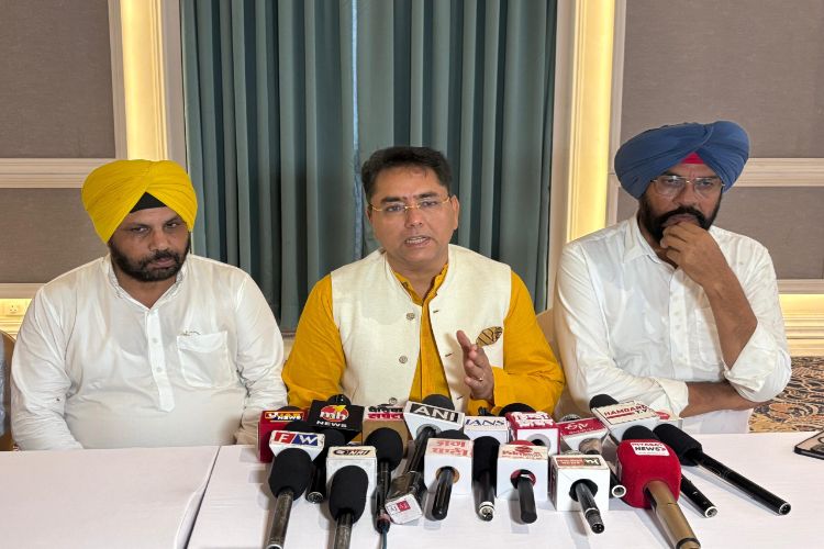 Before PM Modi's visit to Punjab, AAP leader Aman Arora said, Prime Minister should announce relief package