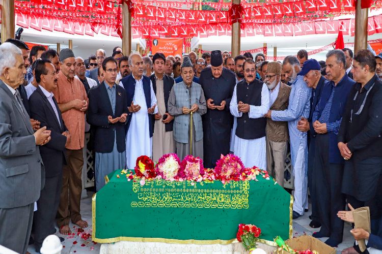 NC president, J&K CM pay tributes to Sheikh Abdullah