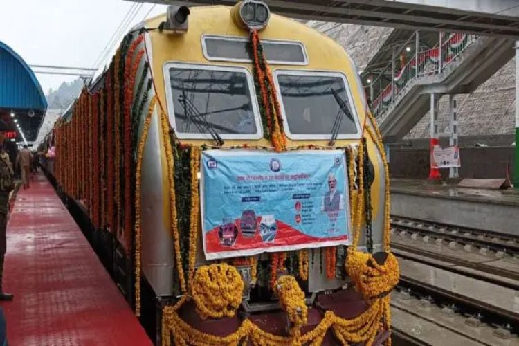 Jammu and Kashmir: Special train service started on Katra-Sangaldan section for the convenience of stranded passengers