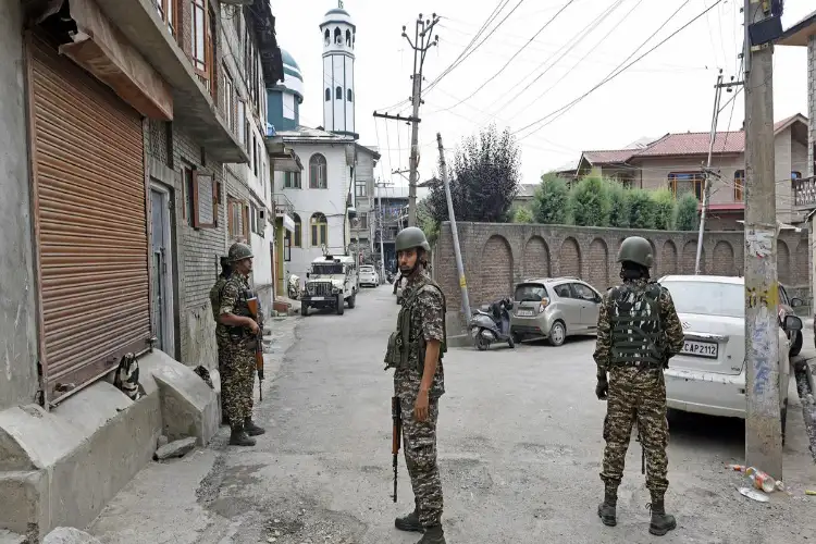 J-K Police carry out raids in Hizbul Mujahideen terrorist's escape case