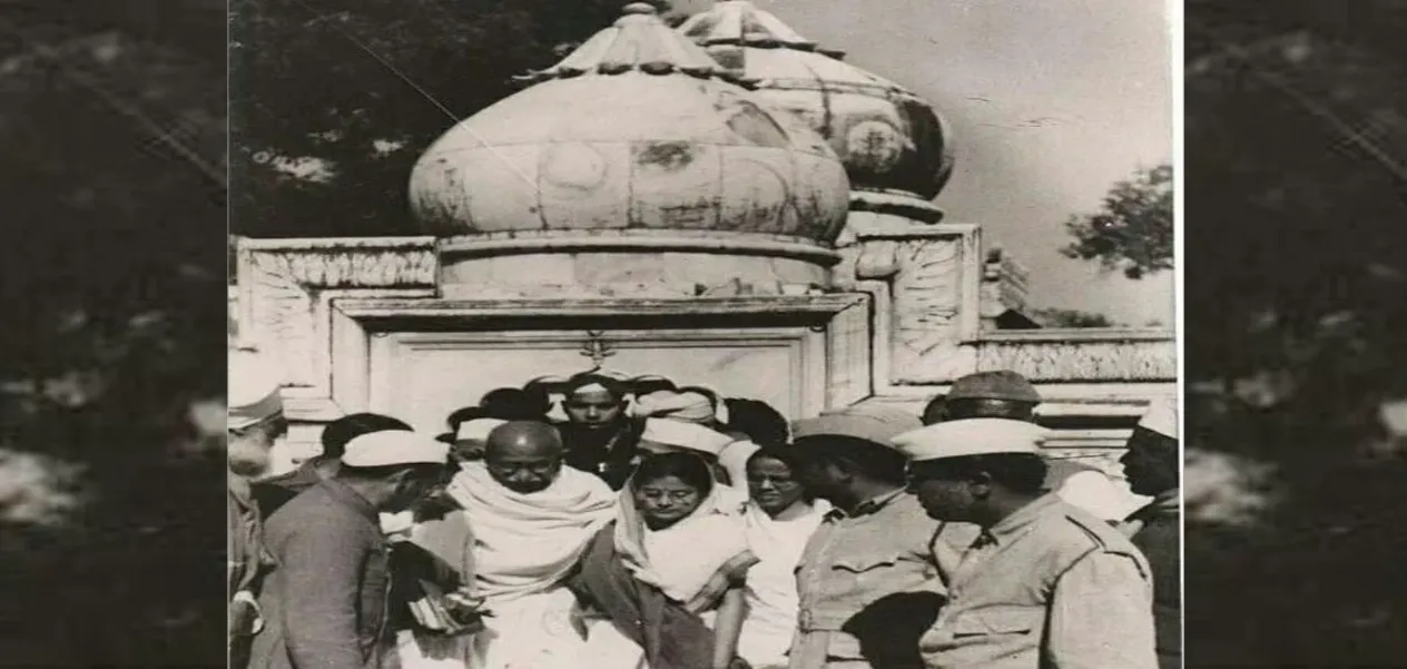 Gandhi's message at Mehrauli's dargah: unity, compassion and dedication