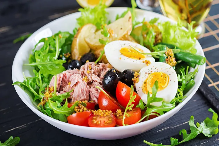 What happens if you eat salad before lunch?