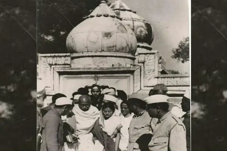 Gandhi's message at Mehrauli's dargah: unity, compassion and dedication